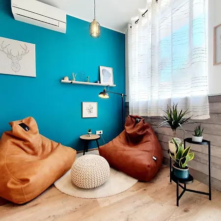 Harmony - Your Cozy Retreat A Short Walk From The Center 아파트 *