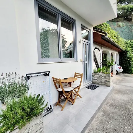 아파트 Harmony - Your Cozy Retreat A Short Walk From The Center *