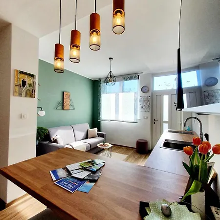 Harmony - Your Cozy Retreat A Short Walk From The Center 아파트 *