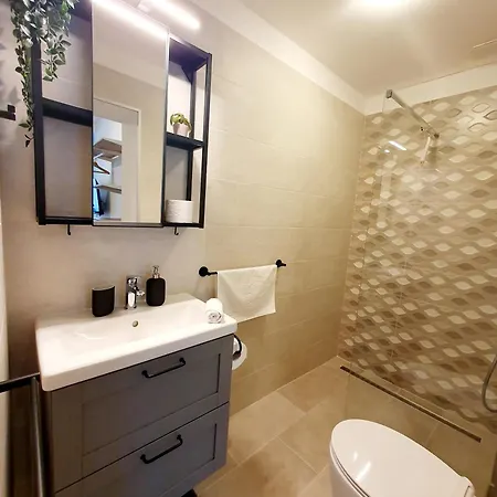 아파트 Harmony - Your Cozy Retreat A Short Walk From The Center