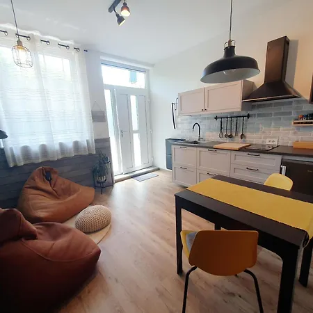 Harmony - Your Cozy Retreat A Short Walk From The Center アパート