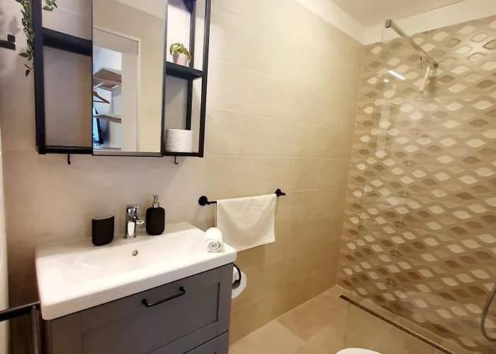 Apartment Harmony - Your Cozy Retreat A Short Walk From The Center